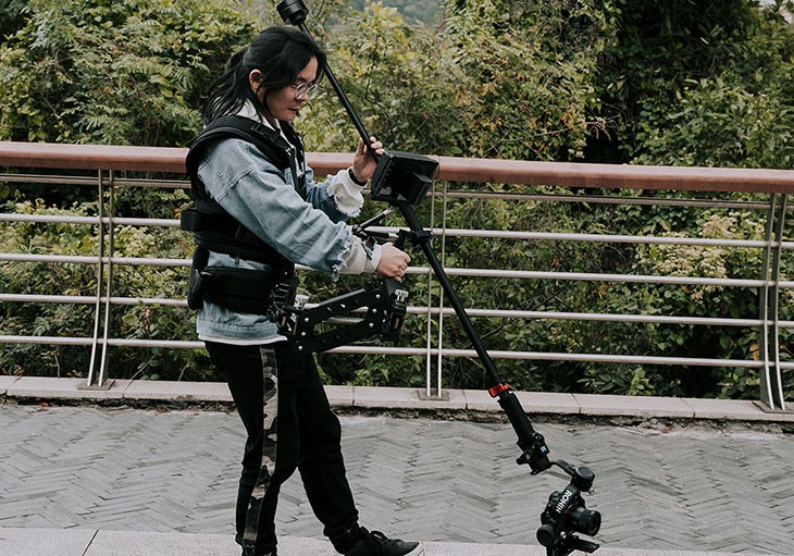 B400 Gimbal stabilizer Steadicam system to relieve up and down shake